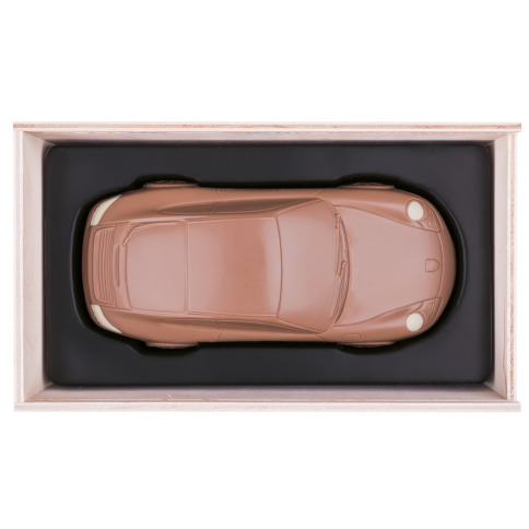 Porsche w drewnianej skrzynce